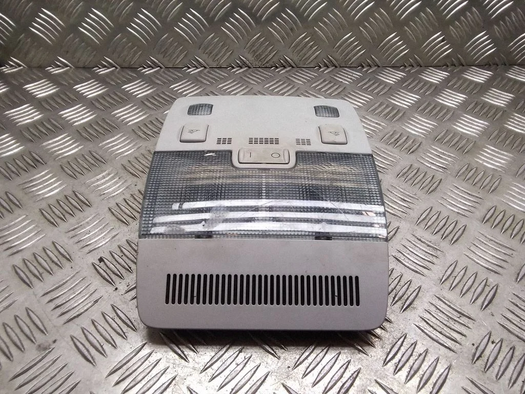 Esiistmete valgustustuli – Audi A4 S4 B7 8E 8H (2005-2008)