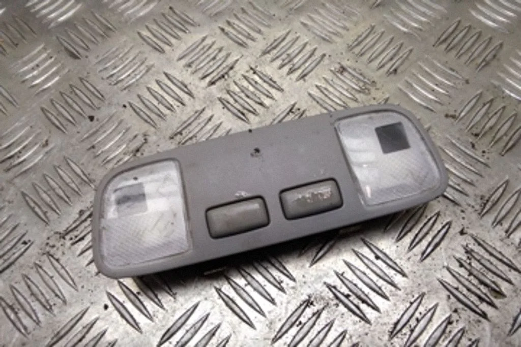 Priekšējo sēdvietu apgaismojuma lukturis – Toyota Avensis T250 (2003-2006)