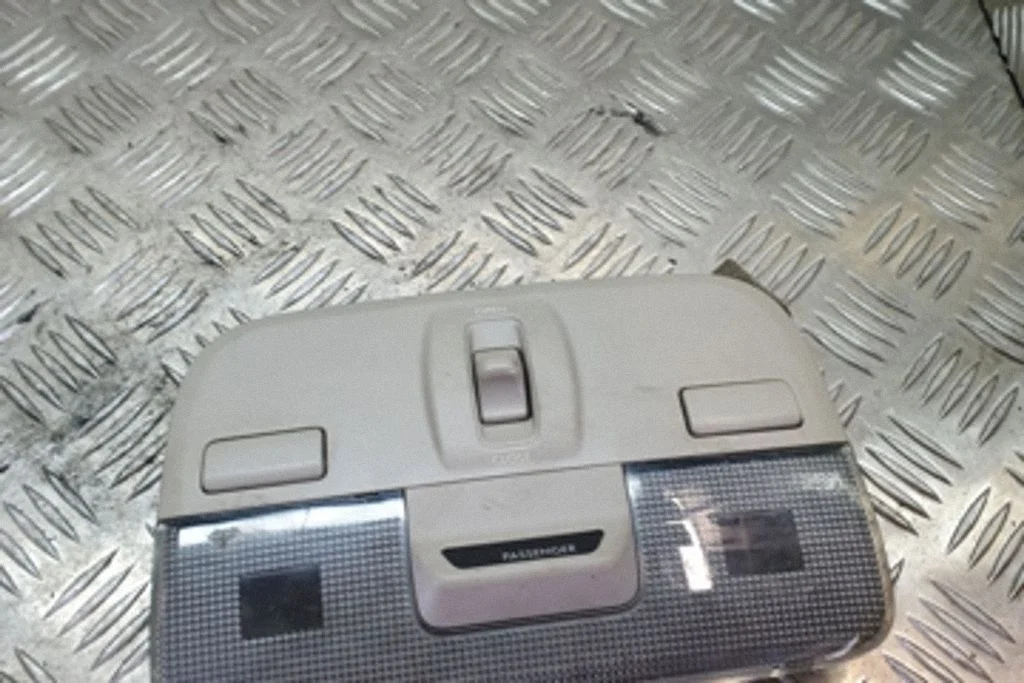 Front seat light – Subaru Outback (2004-2006)