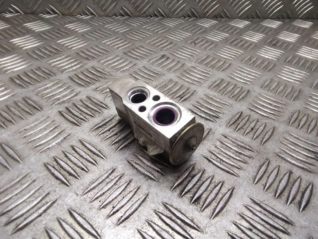 Air conditioning (A/C) expansion valve – Volkswagen Touran I (2003-2010)