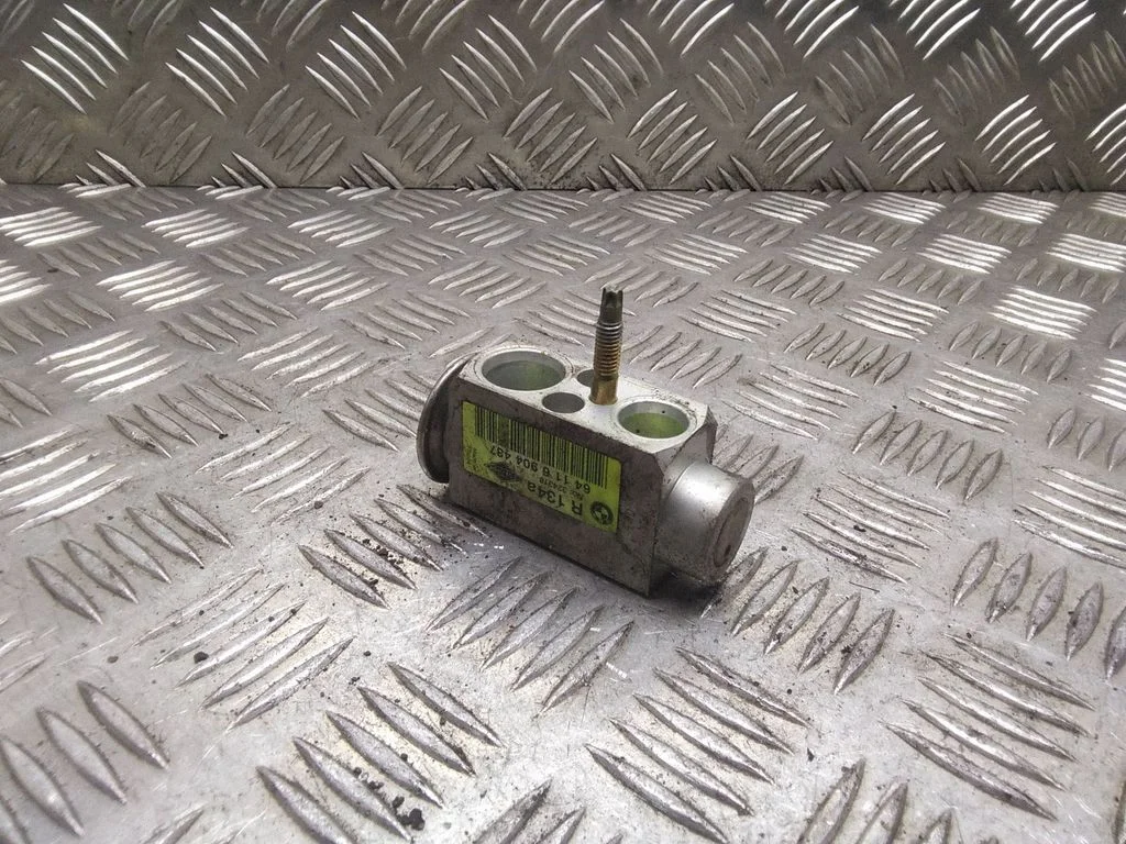 Air conditioning (A/C) expansion valve – BMW 3 Series E46 (1998-2005)