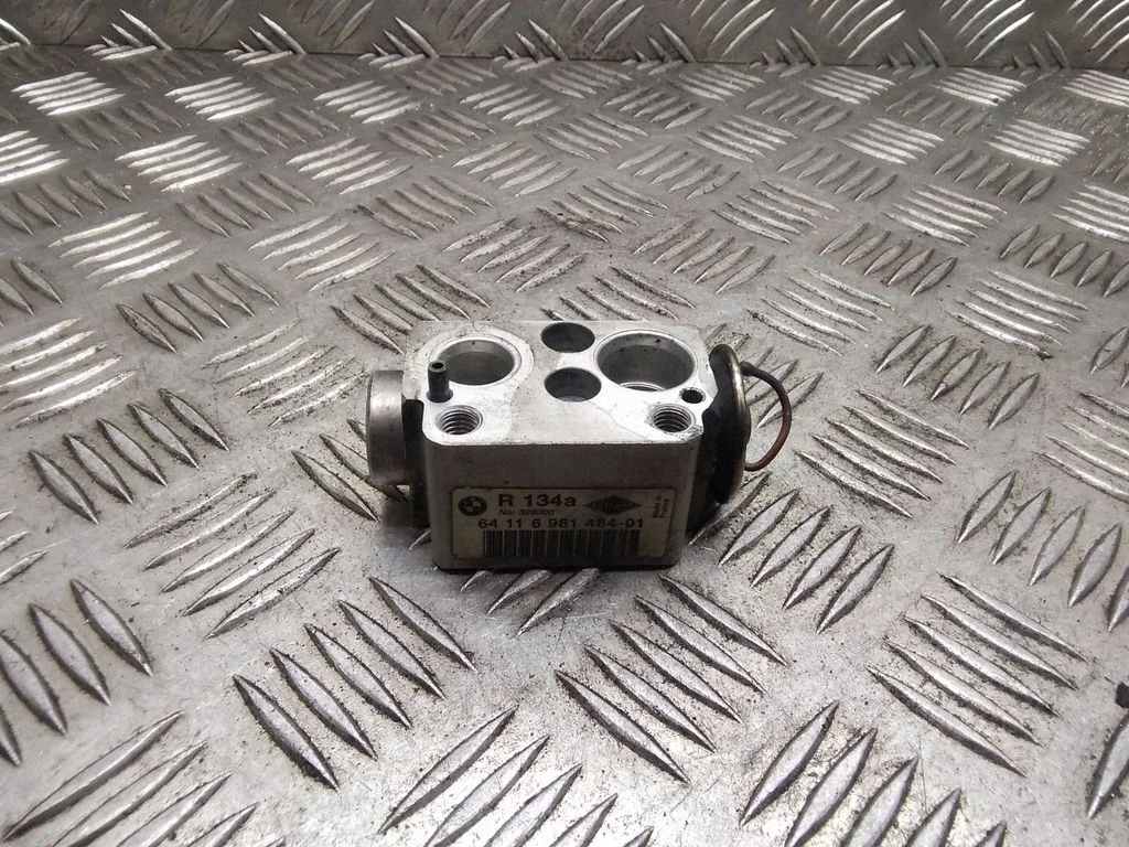 Air conditioning (A/C) expansion valve – BMW 3 Series E90 E91 (2005-2012)