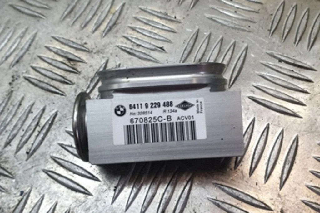 Air conditioning (A/C) expansion valve – BMW 1 Series F20 F21 (2011-2019)
