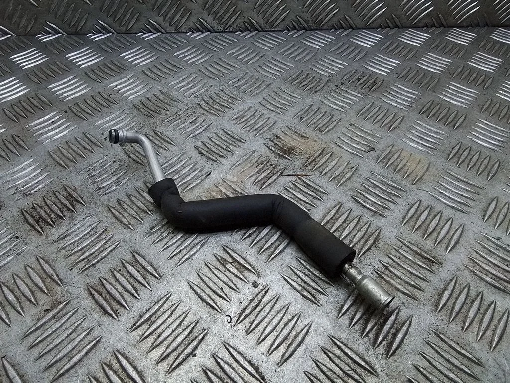 Air conditioning (A/C) pipe/hose – Toyota Prius (XW20) (2003-2009)