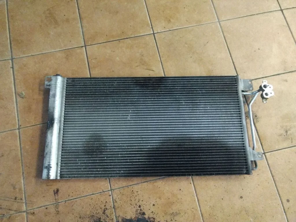 Kliimaseadme jahutusradiaator (kondensaator) – Volkswagen Transporter - Caravelle T5 (2003-2015)