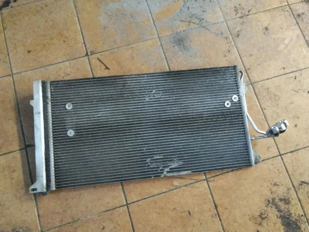 Gaisa kondicioniera dzesēšanas radiators (kondensators) 7L0820411F