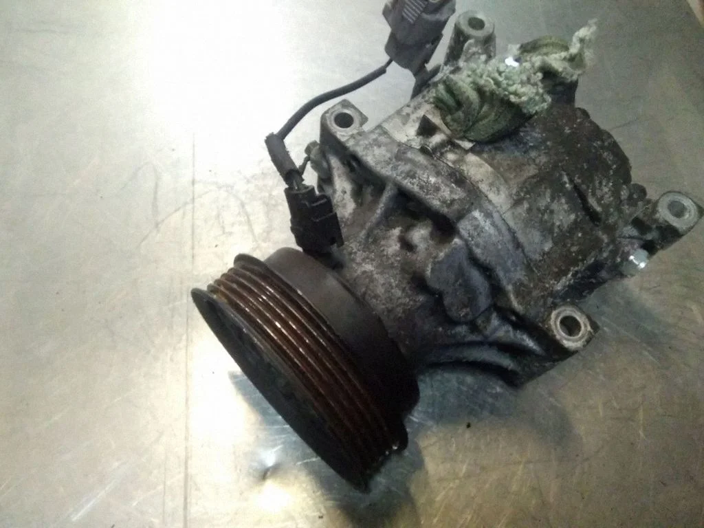 Kliimakompressor (pump) – Toyota Corolla Verso E121 (2001-2004)
