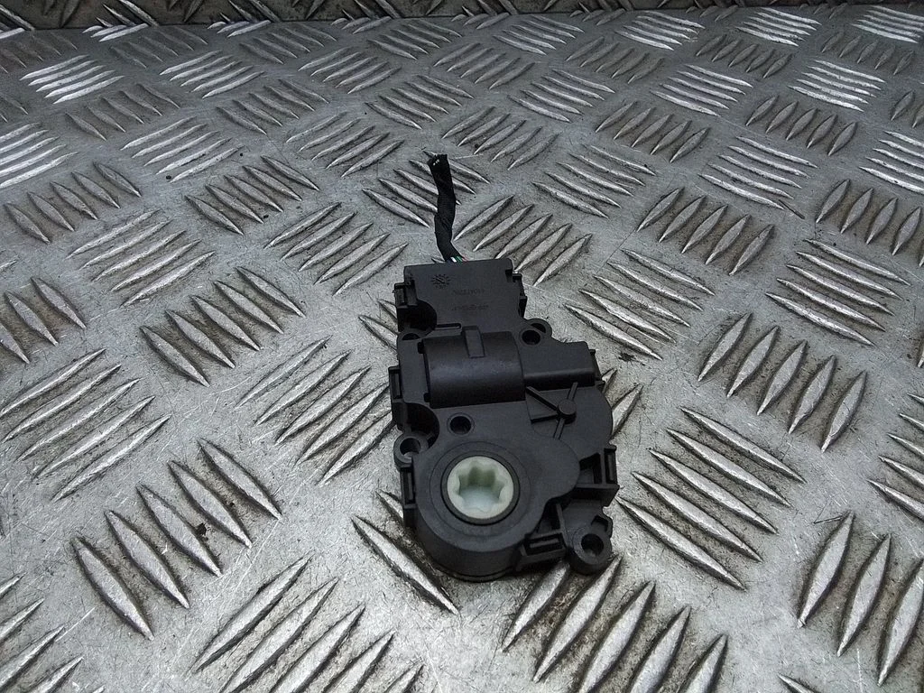 Gaisa aizvara motoriņš/aktuators – BMW 1. sērija F20 F21 (2011-2019)