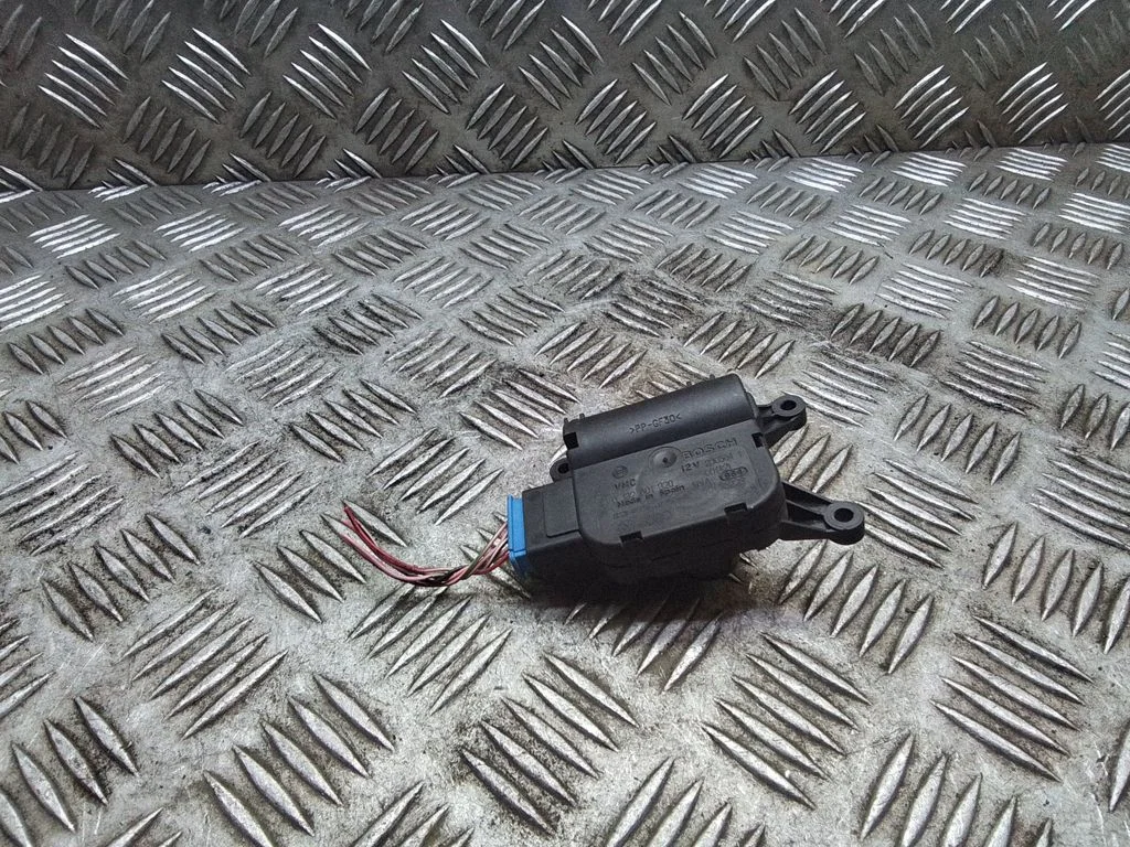 Air flap motor/actuator – Volkswagen Touareg I (2002-2010)