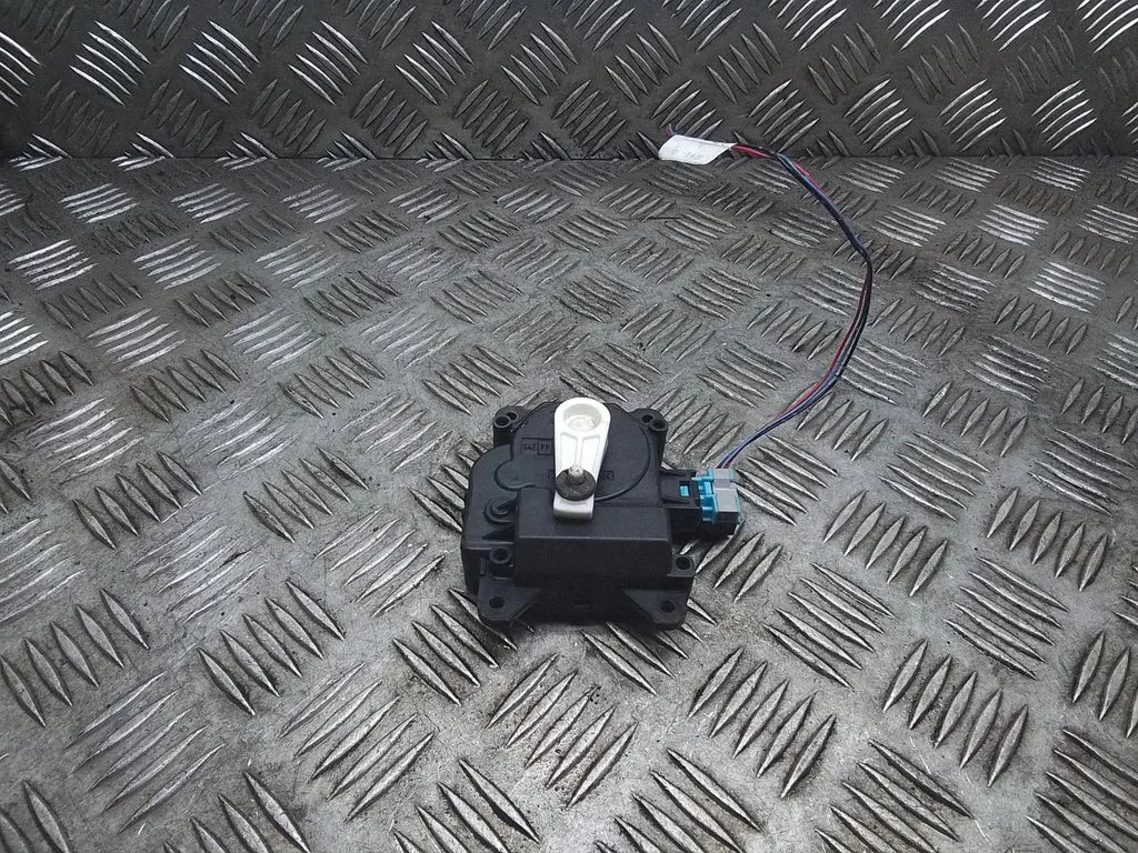 Air flap motor/actuator – Toyota Prius+ (ZVW40) (2011-2018)
