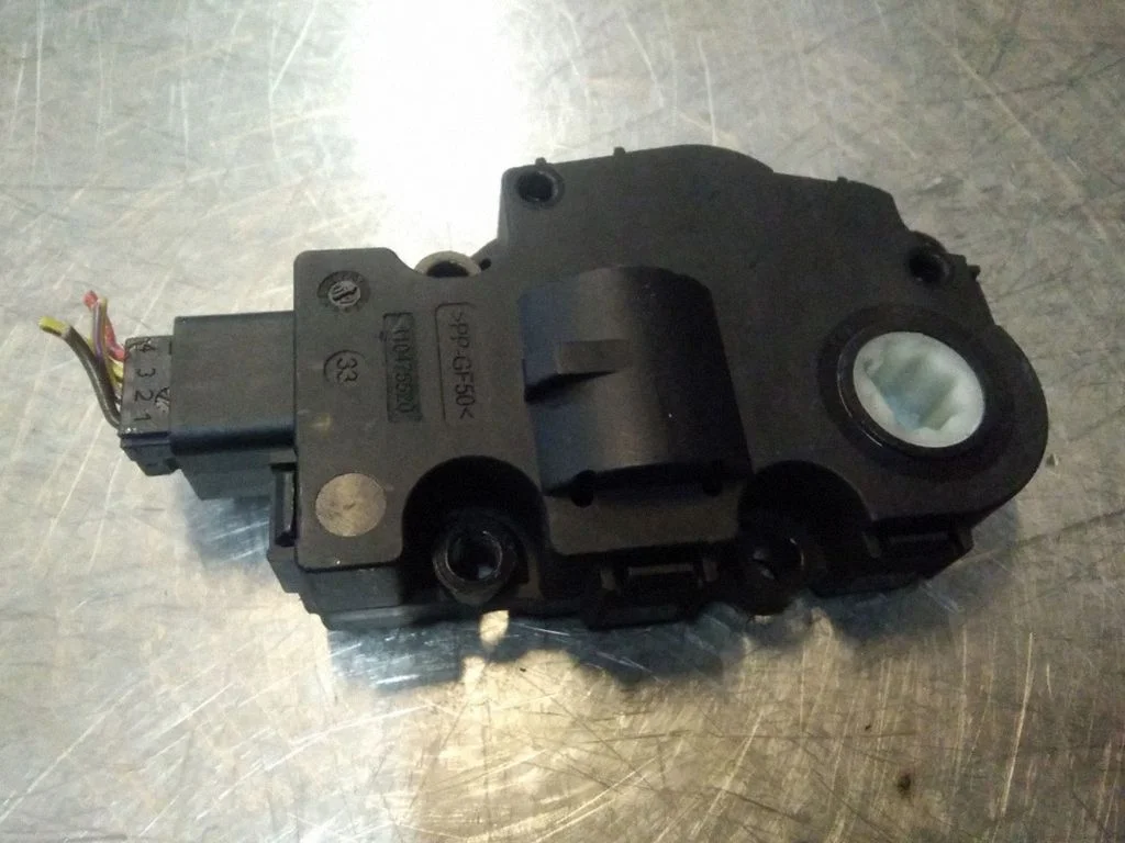Air flap motor/actuator – BMW 3 Series E90 E91 (2005-2012)