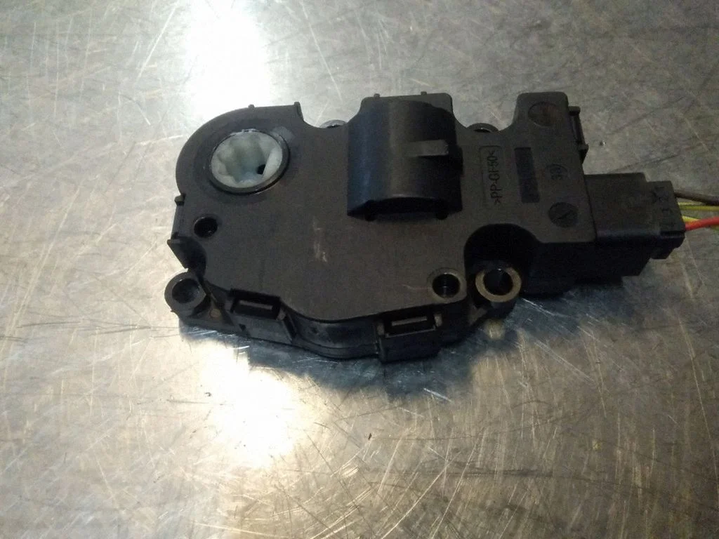 Air flap motor/actuator – BMW 3 Series E90 E91 (2005-2012)
