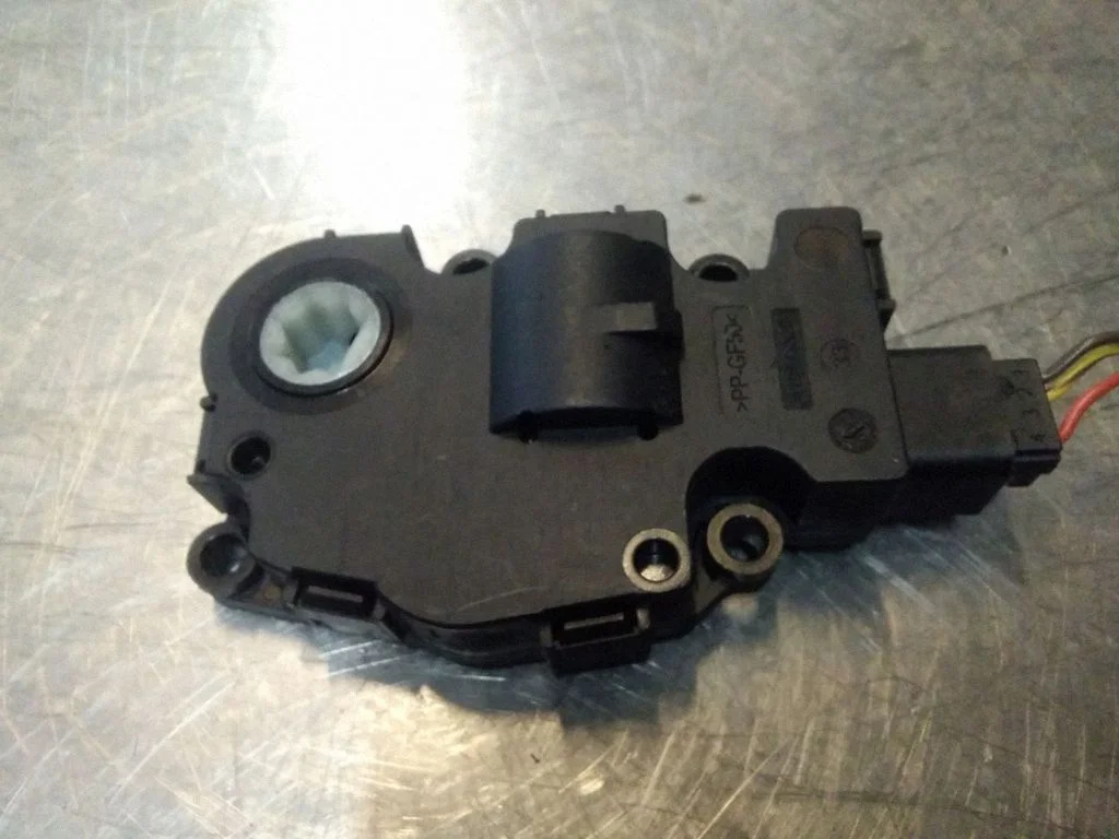Air flap motor/actuator – BMW 3 Series E90 E91 (2005-2012)