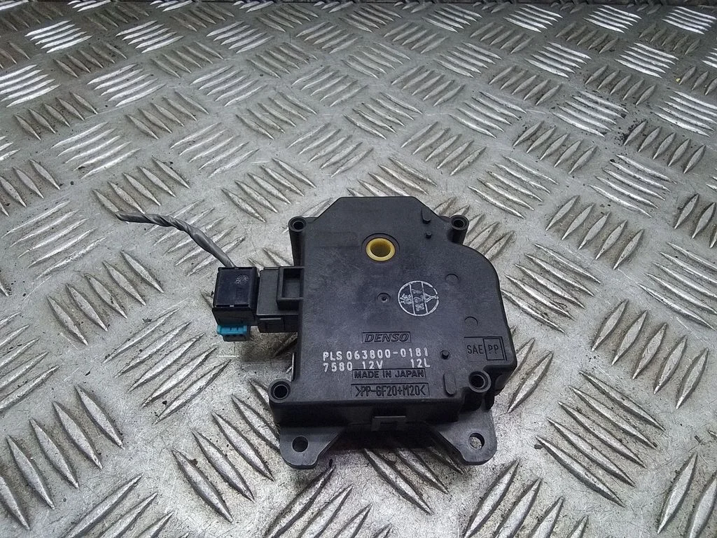 Air flap motor/actuator – Toyota Prius (XW30) (2009-2015)