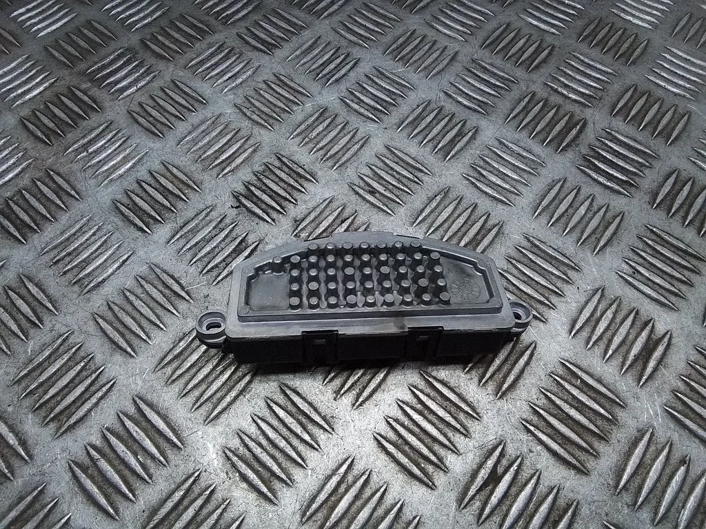 Heater blower motor/fan resistor – Volkswagen Passat CC (2008-2016)