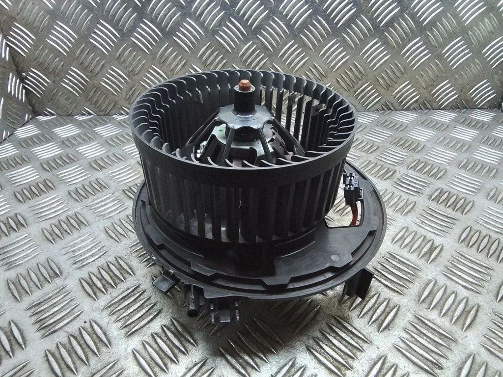 Krāsniņas ventilators/pūtējs – Volkswagen Passat CC (2008-2016)