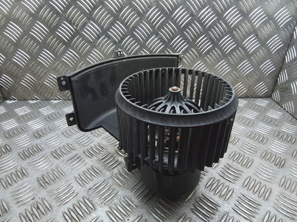 Krāsniņas ventilators/pūtējs – Volkswagen Multivan T5 (2003-2015)