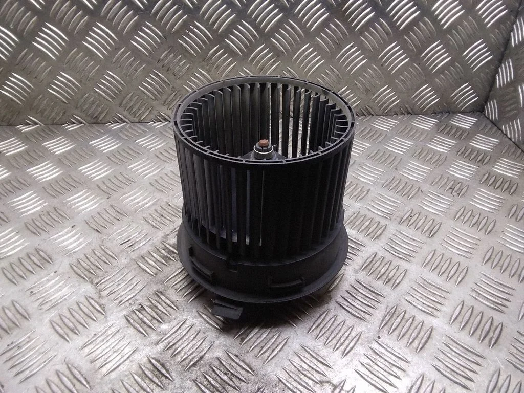Heater fan/blower – Nissan Leaf I (ZE0) (2010-2017)