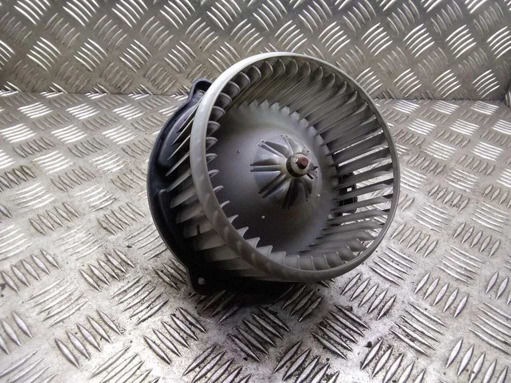 Heater fan/blower – Toyota Avensis T250 (2003-2006)