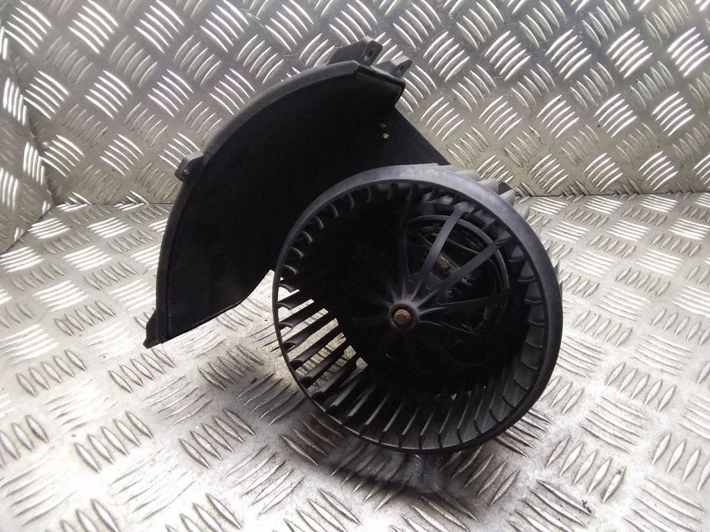 Krāsniņas ventilators/pūtējs 7H1820021B