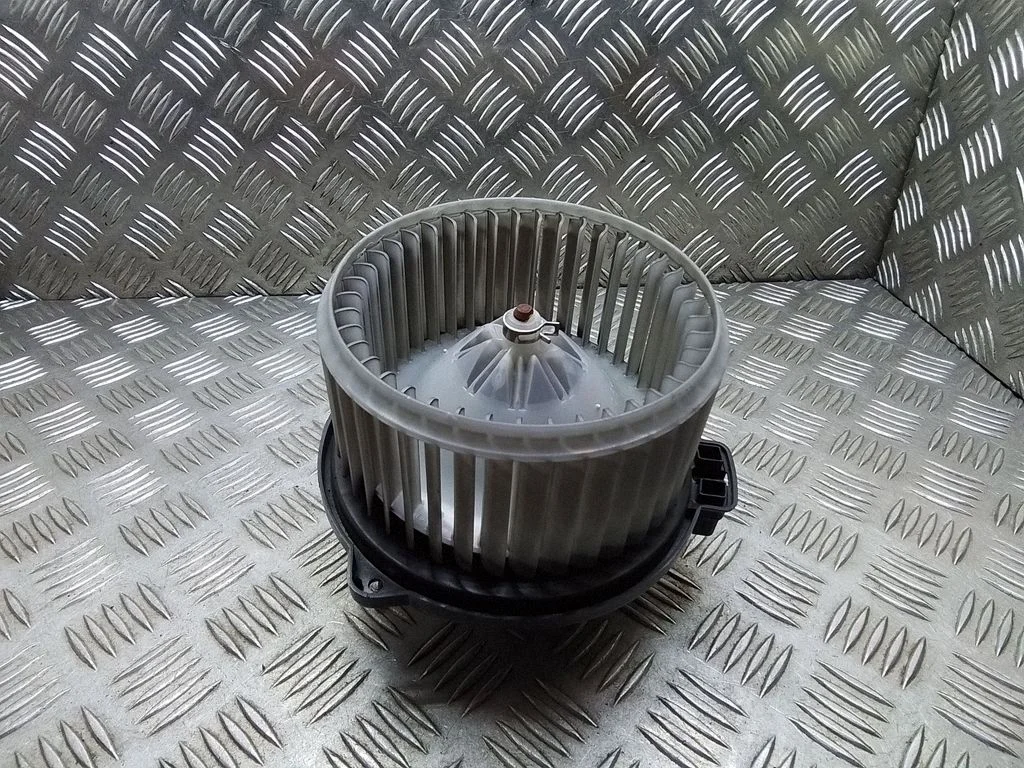 Heater fan/blower – Toyota Avensis T250 (2006-2009)