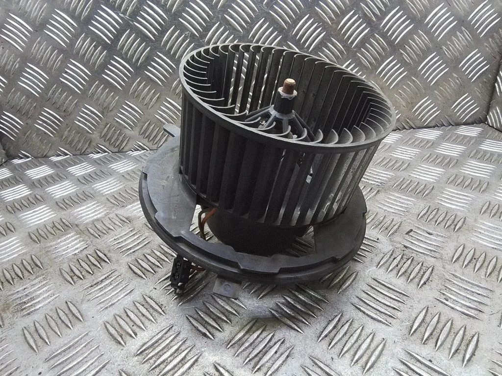 Krāsniņas ventilators/pūtējs – Volkswagen Passat B6 (2005-2010)