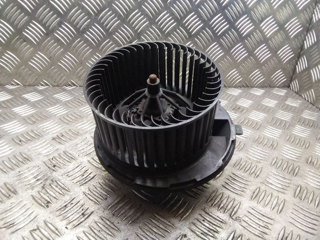 Krāsniņas ventilators/pūtējs – Volkswagen Touran I (2003-2010)