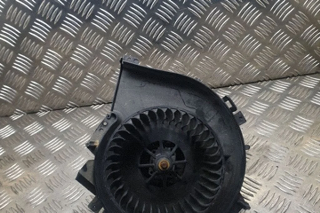 Krāsniņas ventilators/pūtējs – Opel Corsa C (2000-2006)