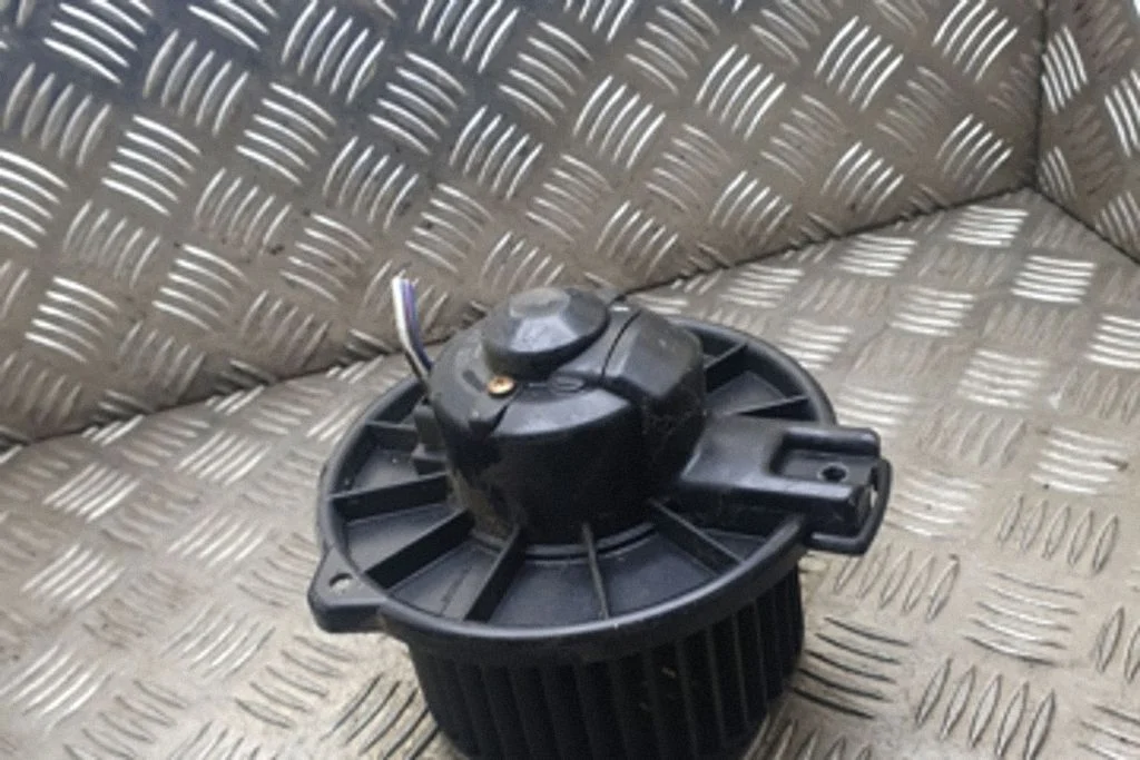 Krāsniņas ventilators/pūtējs – Mazda MPV II LW (1999-2007)