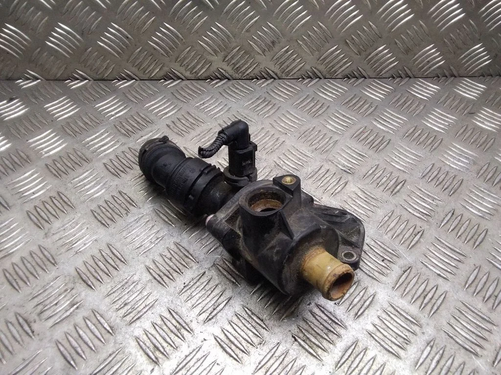 Termostat / obudowa termostatu – Volkswagen Golf IV (1998-2005)