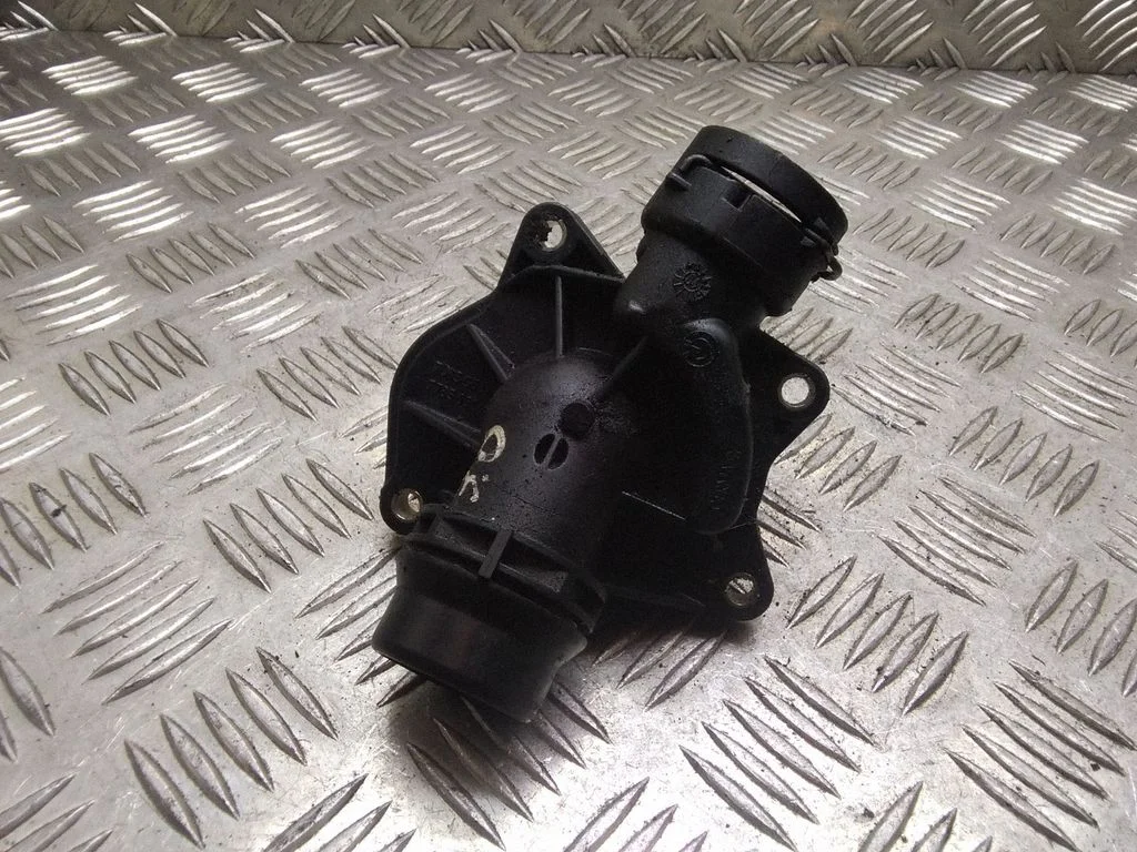 Termostat / obudowa termostatu – BMW Seria 3 E46 (1998-2005)