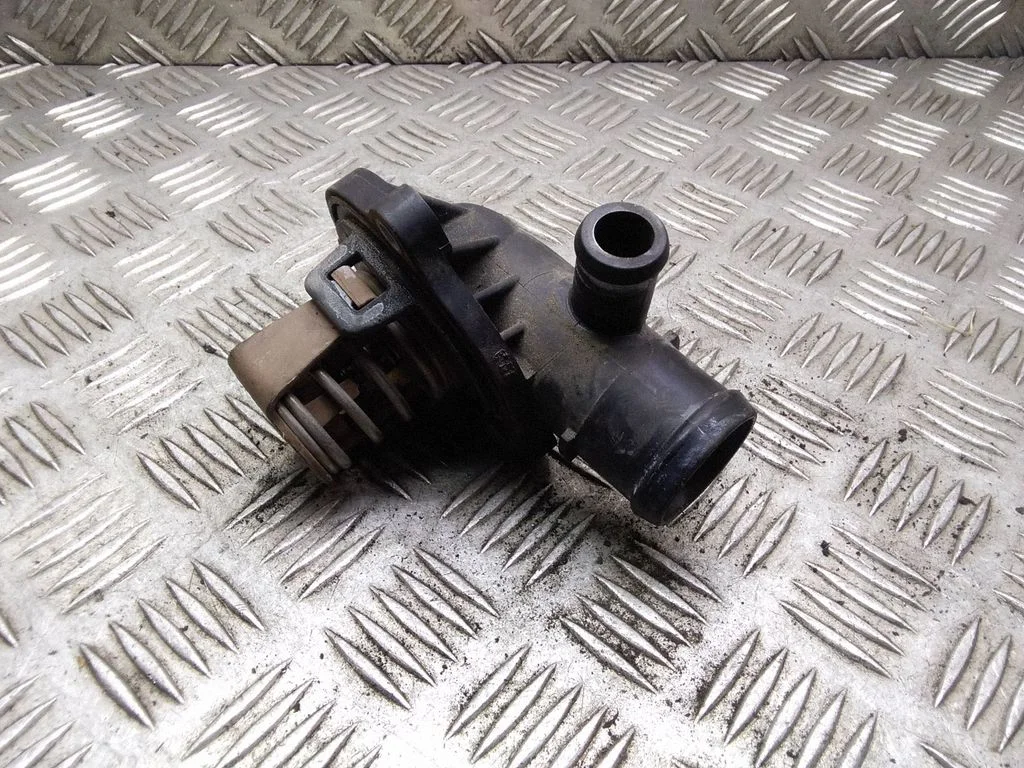 Termostat / obudowa termostatu – Audi A5 8T 8F (2007-2016)