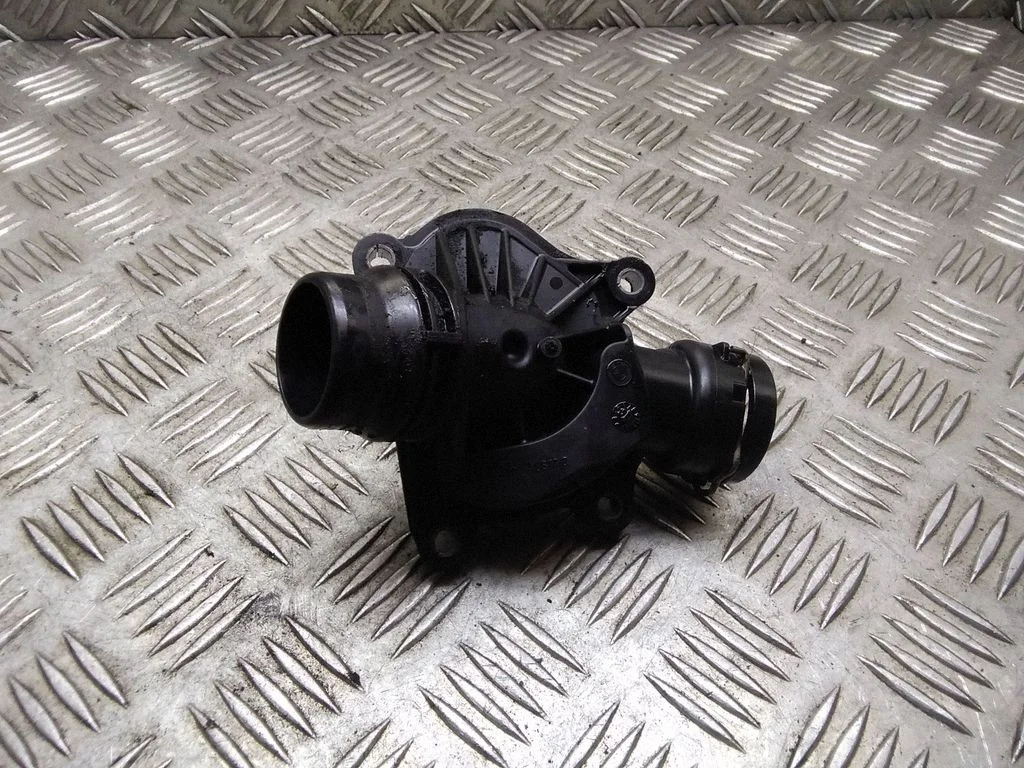 Thermostat/thermostat housing – BMW 5 Series E60 E61 (2004-2010)