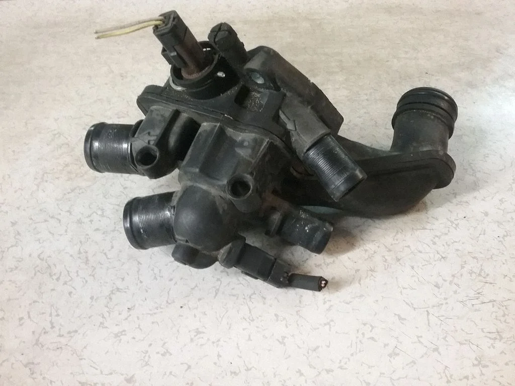 Termostat / obudowa termostatu – Mini One - Cooper Coupe R56 (2005-2014)