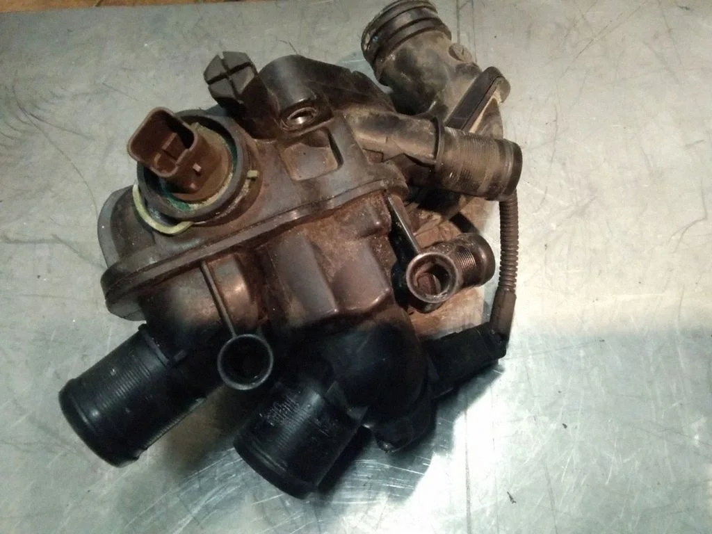 Termostat / obudowa termostatu – Mini One - Cooper Coupe R56 (2005-2014)