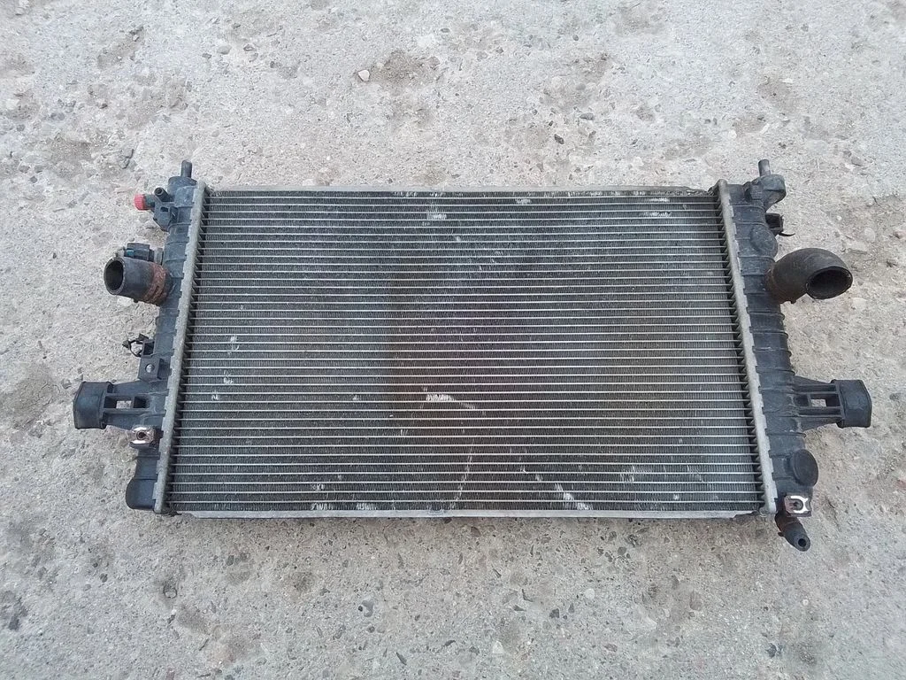 Coolant radiator – Opel Astra H (2004-2012)