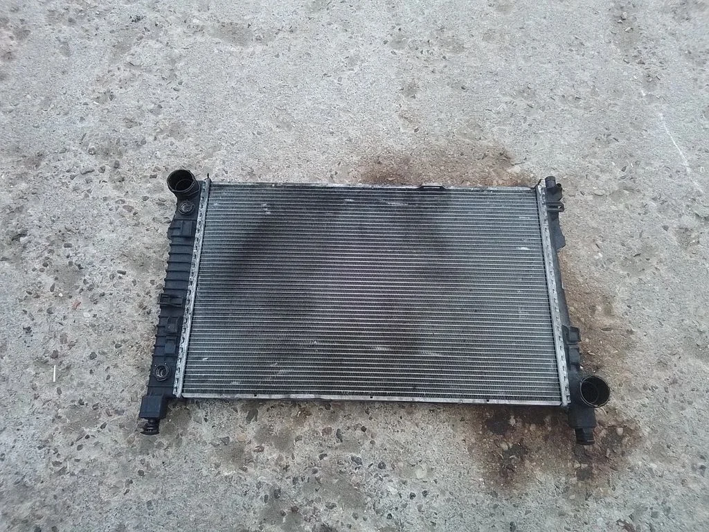 Dzesēšanas šķidruma radiators – Mercedes-Benz C klase W203 (2000-2007)