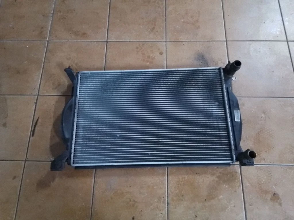 Jahutusvedeliku radiaator – Audi A4 S4 B7 8E 8H (2005-2008)