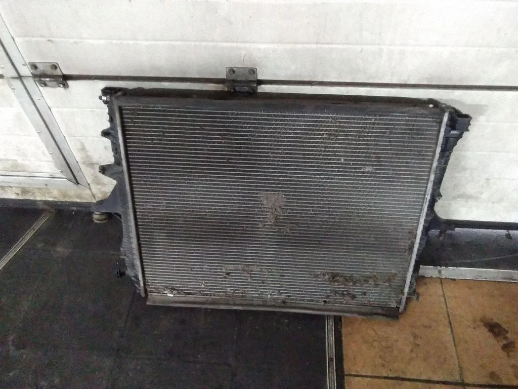 Jahutusvedeliku radiaator – Volkswagen Touareg I (2002-2010)