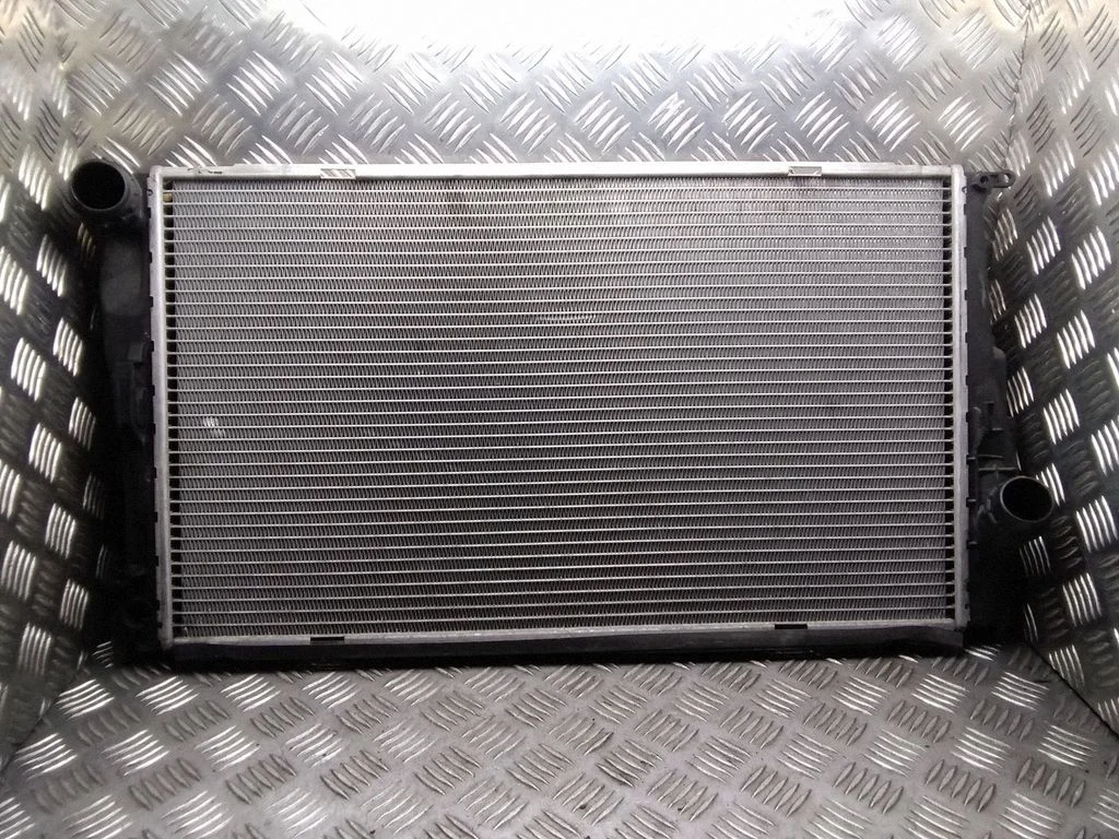 Dzesēšanas šķidruma radiators – BMW 1. sērija E81 E87 (2004-2011)