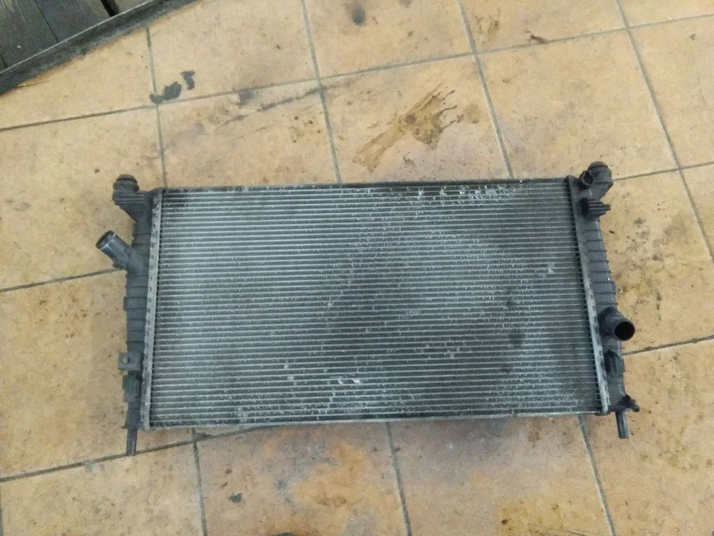 Jahutusvedeliku radiaator 3M5H8005TL