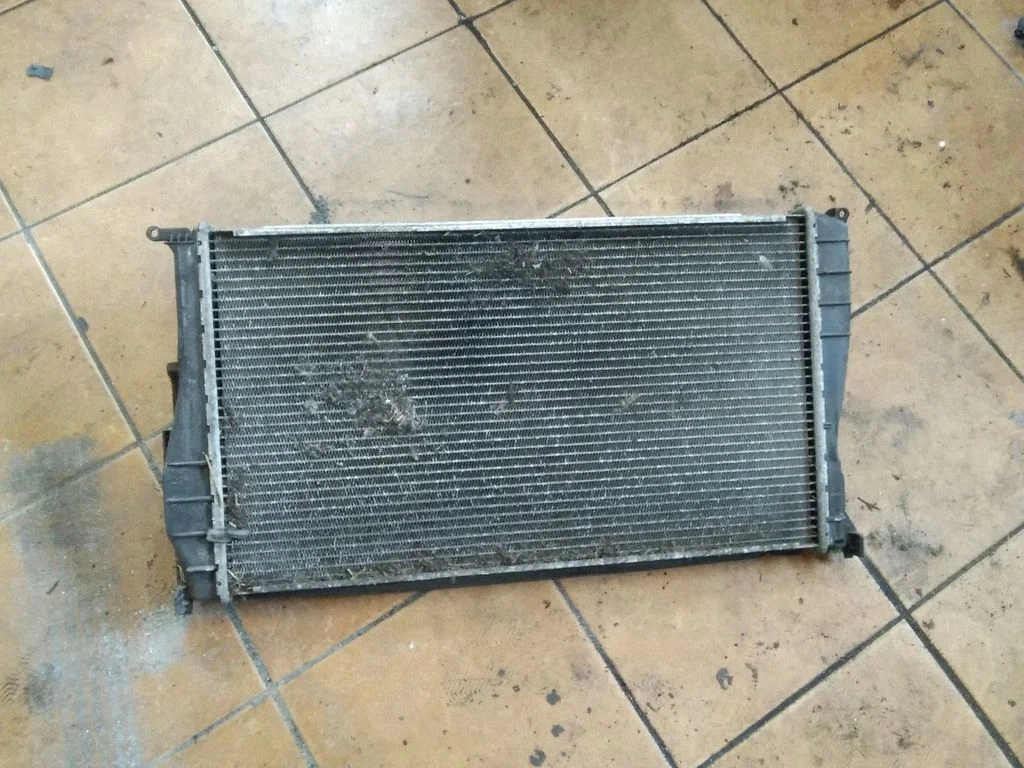 Dzesēšanas šķidruma radiators – BMW 3. sērija E90 E91 (2005-2012)