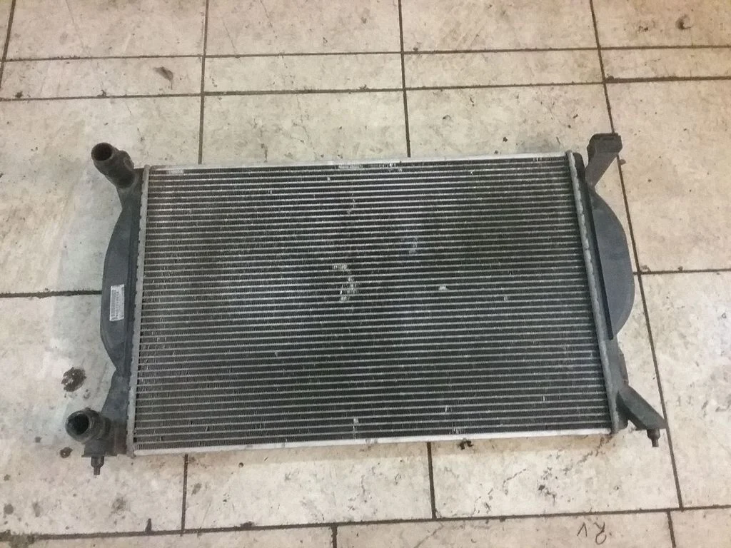 Jahutusvedeliku radiaator – Audi A4 S4 B7 8E 8H (2005-2008)