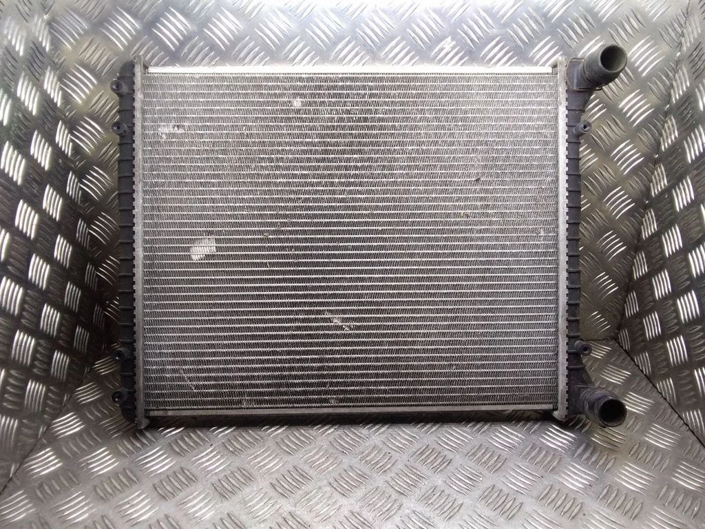 Dzesēšanas šķidruma radiators 8Z0121251D