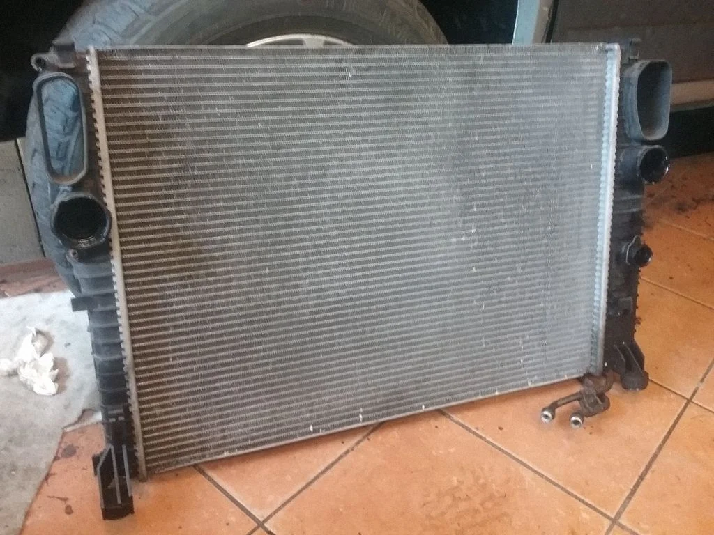 Jahutusvedeliku radiaator – Mercedes-Benz CLS-klass C219 (2003-2011)