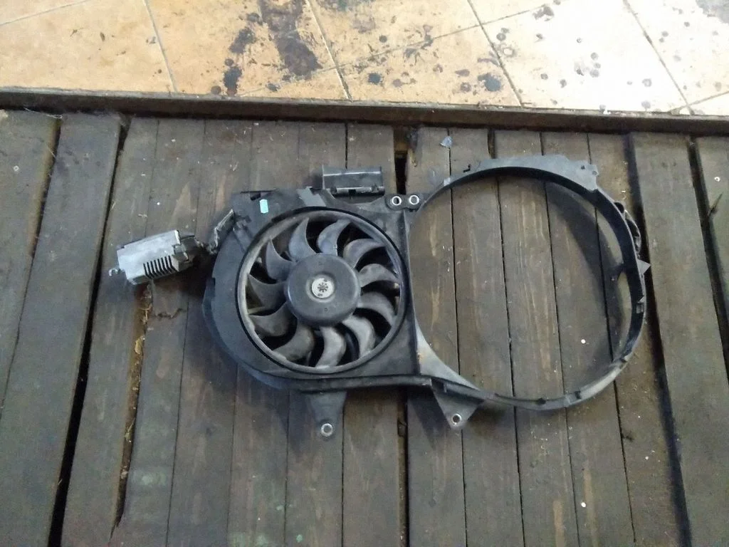 Elektriline radiaatori jahutusventilaator – Audi A4 S4 B6 8E 8H (2001-2005)