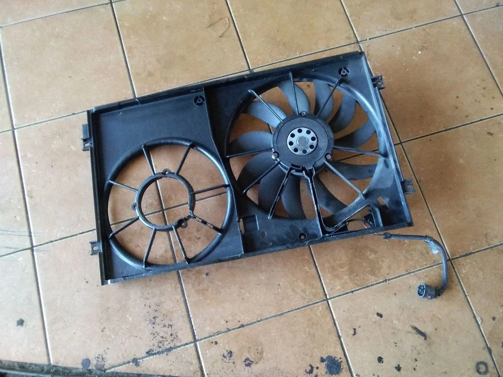 Electric radiator cooling fan 1K0121207J