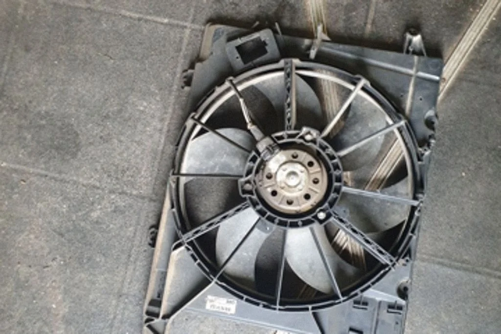 Radiator cooling fan shroud – Renault Megane I (1995-2002)