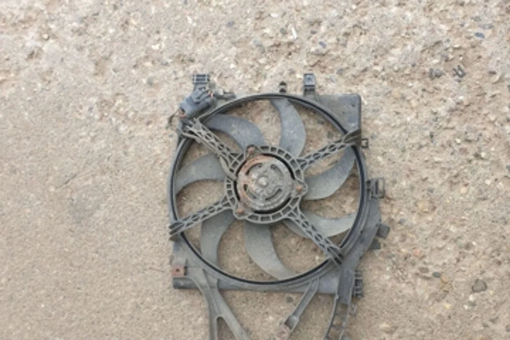 Radiator cooling fan shroud – Renault Laguna III (2007-2015)