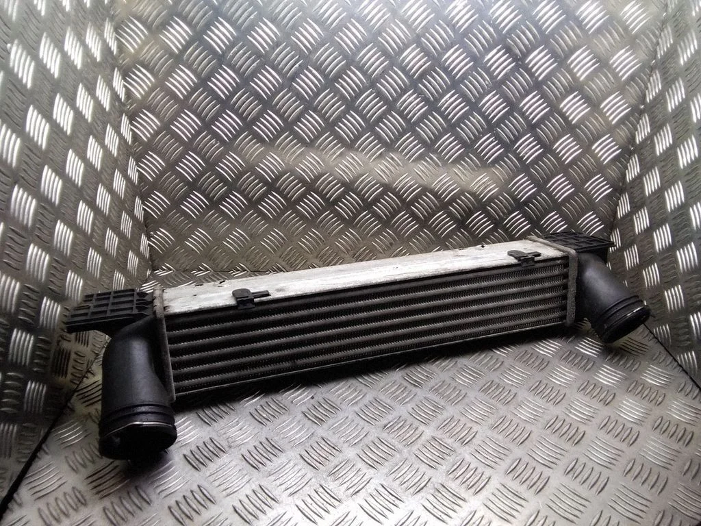 Vahejahuti radiaator – BMW 1-seeria E81 E87 (2004-2011)